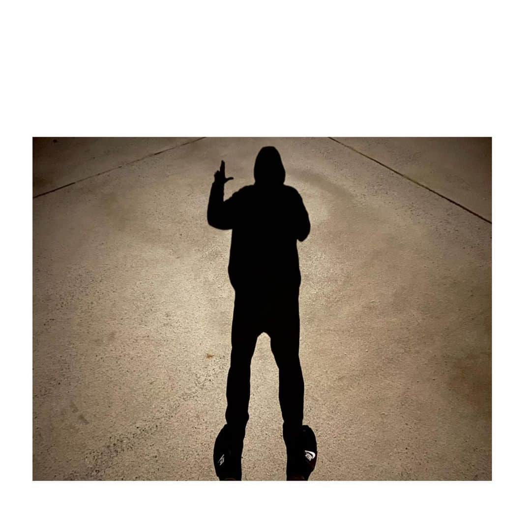 ベンドラメ礼生さんのインスタグラム写真 - (ベンドラメ礼生Instagram)「2020.12.01  　影 × 影 × 影  🕴🏻×🕺×🗣」12月1日 19時54分 - venleo.9