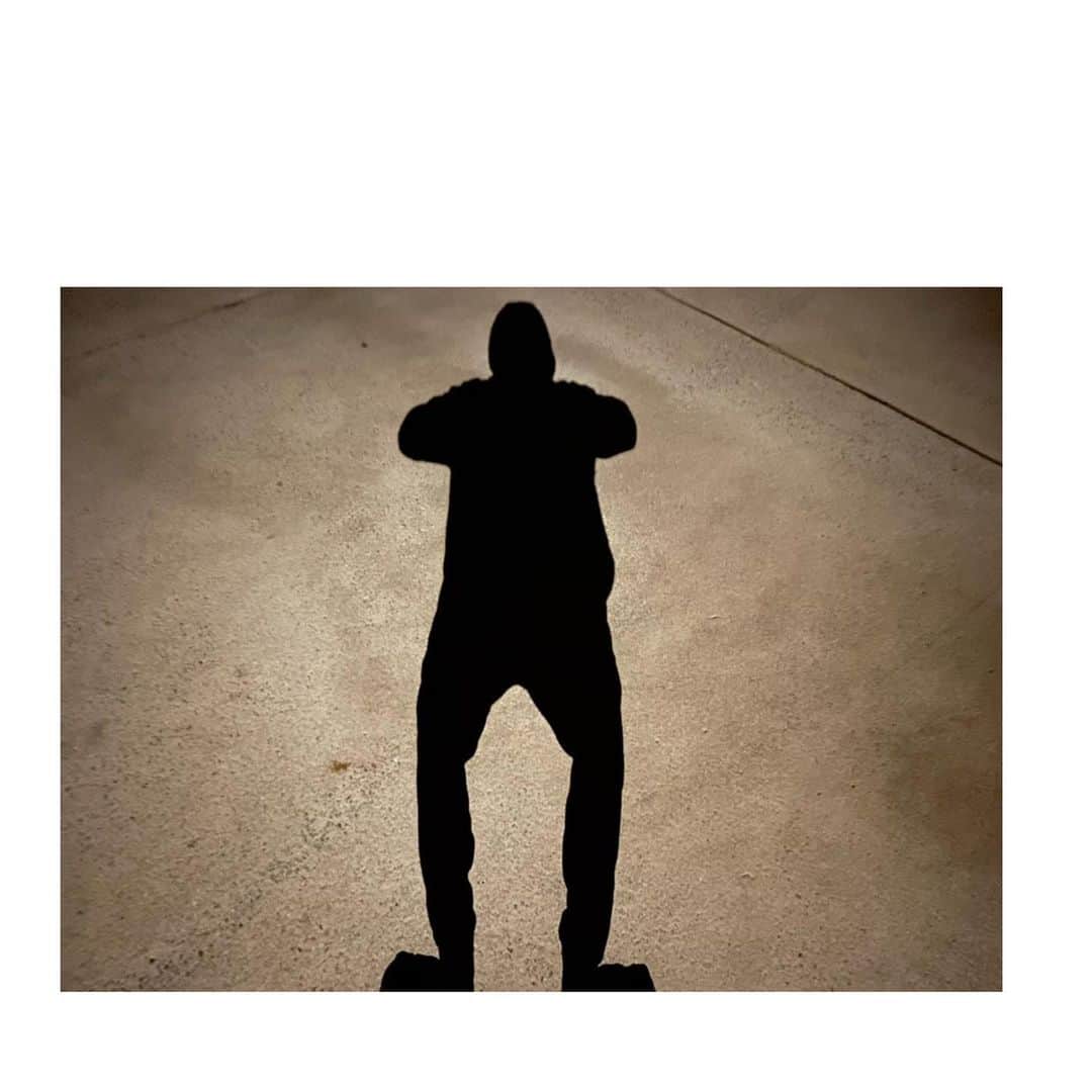 ベンドラメ礼生のインスタグラム：「2020.12.01  　影 × 影 × 影  🕴🏻×🕺×🗣」