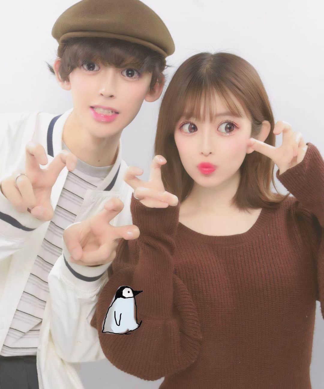 青木菜花のインスタグラム：「.﻿ .﻿ 流行りに乗ろうと思ったけどしっかりポーズ間違えた😂🐉笑﻿ ﻿ プリクラ久しぶりに撮った〜〜🌷﻿ .﻿ . #ぷりんと倶楽部 #なのかじ」