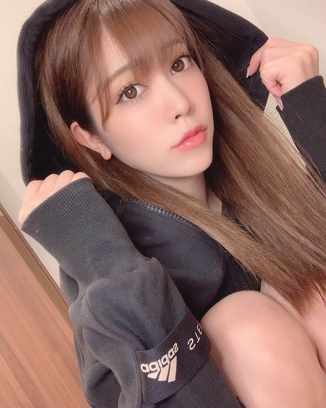 薄井美樹のインスタグラム：「．     パーカー女子🧸     ADIDAS × BY STELLA MCCARTNEY コラボパーカー💕    ．」