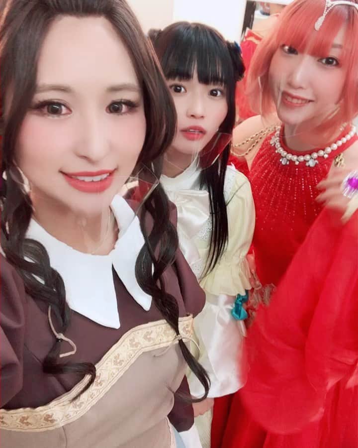 有馬綾香のインスタグラム：「荒ぶる人達。 場当たりです！！」