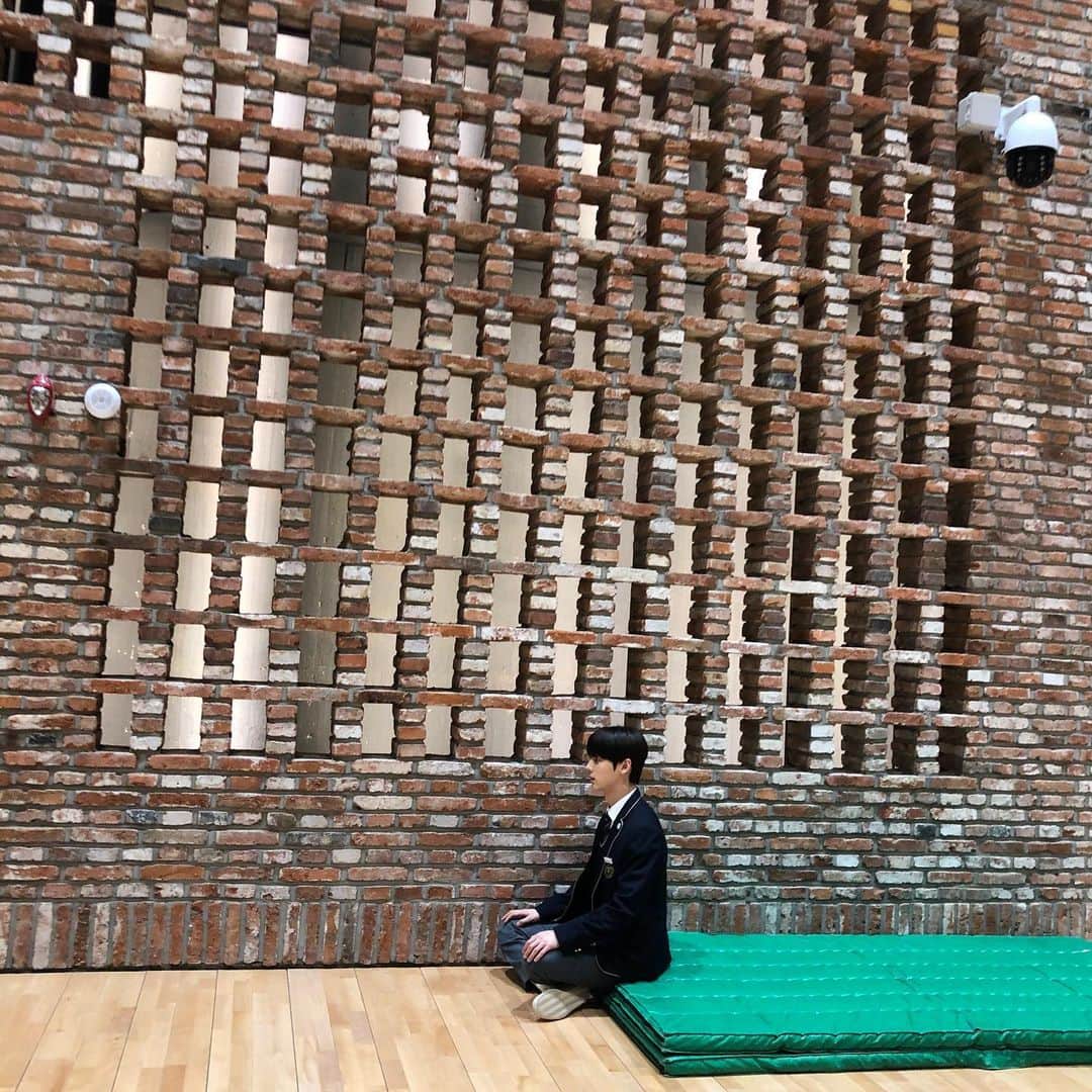 ミンヒョン さんのインスタグラム写真 - (ミンヒョン Instagram)「은택아 가자🙋🏻‍♂️ #라이브온」12月1日 20時03分 - optimushwang