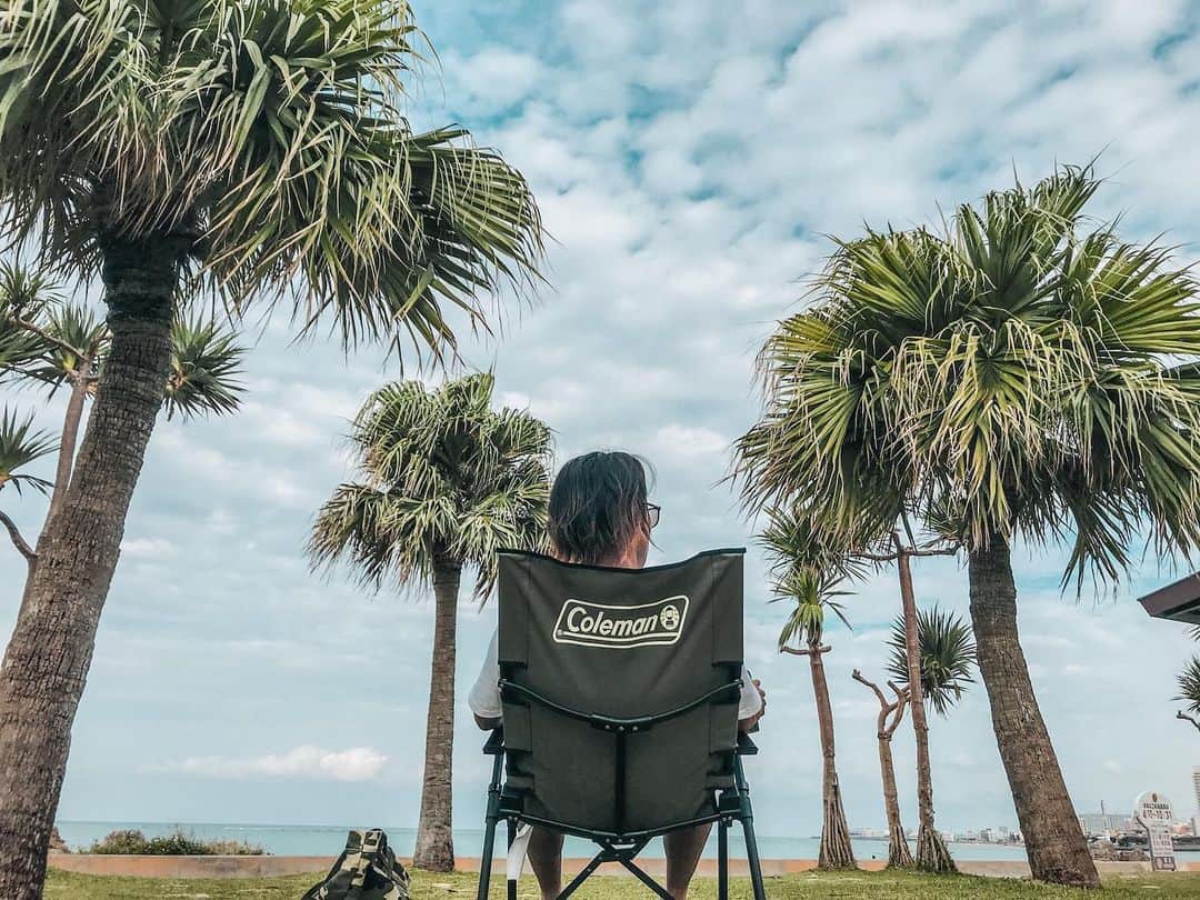 安藝正俊のインスタグラム：「▶︎【 okinawa life 】  2020年もあと1ヶ月  シーズン中になかなか出来なかった事や、やってみたかった事に取り組みながらも  変わらず、のんびりとした日々を過ごすことでしょう 🤙  1人の時間は好きだけど 寂しがり屋というダルい性格なので いろいろと誘ってみてください。w : #沖縄 #沖縄移住 #沖縄生活 #沖縄好きな人と繋がりたい #海のある生活 #旅好きな人と繋がりたい #写真好きな人と繋がりたい #何気ない瞬間を残したい #島暮らし  #けしからん風景 #広がり同盟 #ライフスタイル #ブルーチャージ #アウトドア #キャンプ #キャンプ好きな人と繋がりたい  #スローライフ #インスタ映え #ダレカニミセタイケシキ #okinawa #okinawalife #loves_okinawa #lifestyle #outdoor #camp #special_spot_ #sealife #goodvibes #chill #yolo」