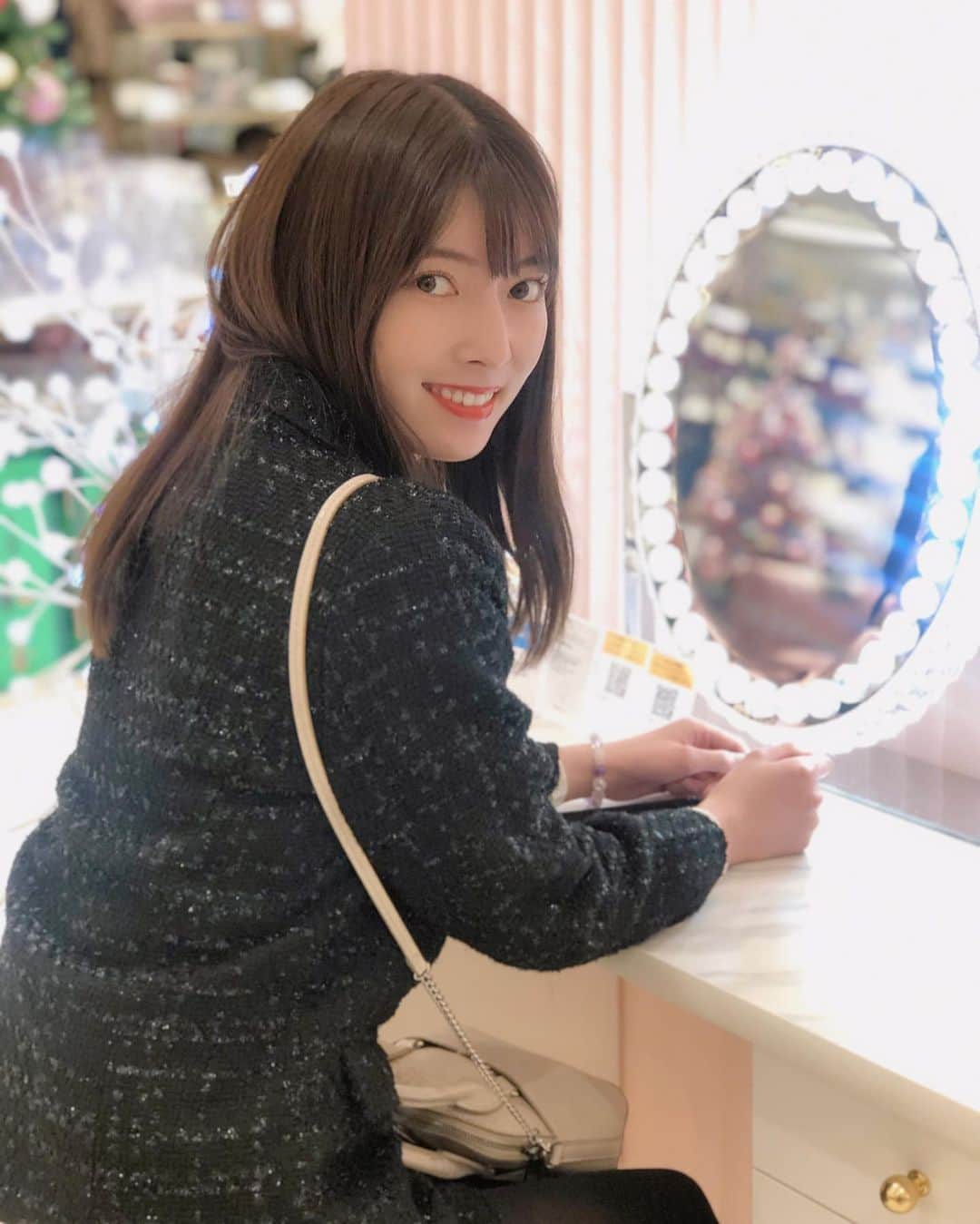 日下部美愛のインスタグラム：「2枚目誰かとの2ショットになってもた  #photo #japan #model #me #hair #fashion #fashionblogger #makeup  #followme #instagood #camera #instadaily #dailylook #한국 #맞팔 #사진 #데일리」