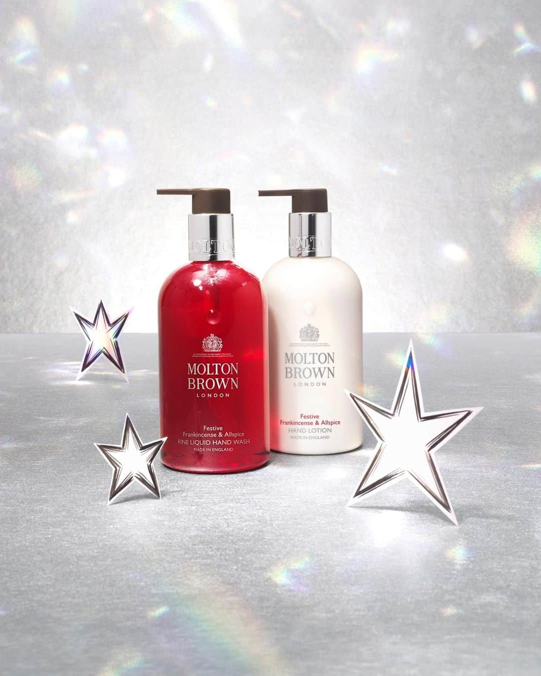 モルトンブラウンのインスタグラム：「Evoke the comforting crackle and fragrant allspice of a Yuletide fireplace with Festive Frankincense & Allspice. A shimmering holiday moment every time you care for your hands. #MakingSpiritsBright」