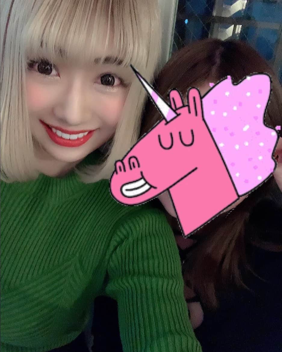 のインスタグラム：「♡ . . われちの妹ちゃん❤️ (実のやあらへんよ🙃笑) . . われちのこと慕ってくれて ほんまにかわちぃぃぃい(♡˙³˙) . . 甘やかしちゃうだに🙃💕 . . 末っ子に産まれたから 歳&下ちゃんて なんかもう、 こねくりまわしたくなるう😇← . . 皆ちゃまわ兄&弟 いらっちゃいマッスルか？✨ . . . #われち語 #selfie #自撮り女子 #instaselfie #金髪ボブ #金髪 #ootdfashion #レディアゼル #redyazel #green #緑 #セーター女子 #ニット女子 #セーター #ニット #ボブ女子 #金髪女子 #洋服好き #haircolor #instafashion #instamakeup #女子大生 #141 #instagood #followme #팔로우 #셀피 #셀스타그램 #メイク好き #withfriend」