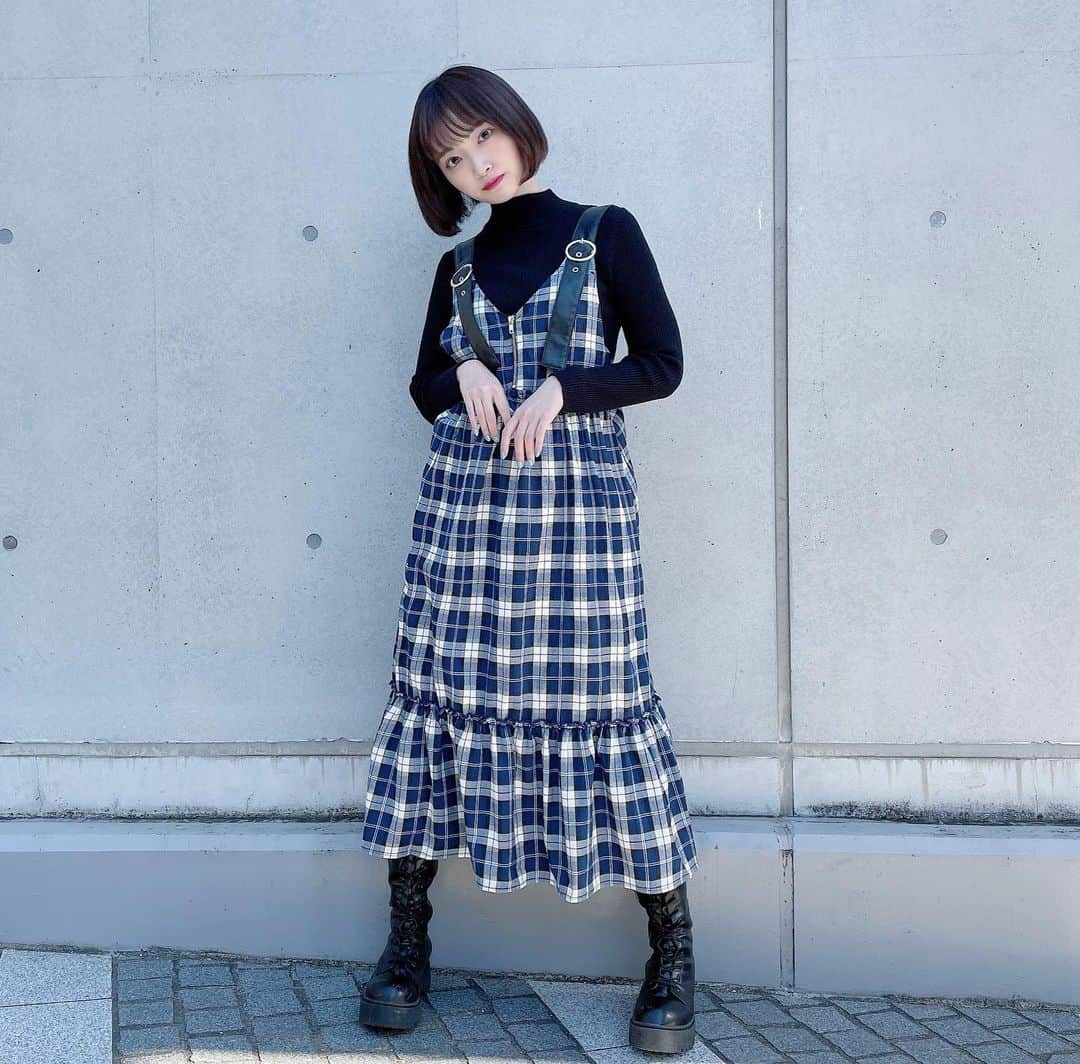 相笠萌さんのインスタグラム写真 - (相笠萌Instagram)「(@whinny_official )のワンピース💙 青好きにはたまらんです。  #whinny」12月1日 20時28分 - aigasa_moe