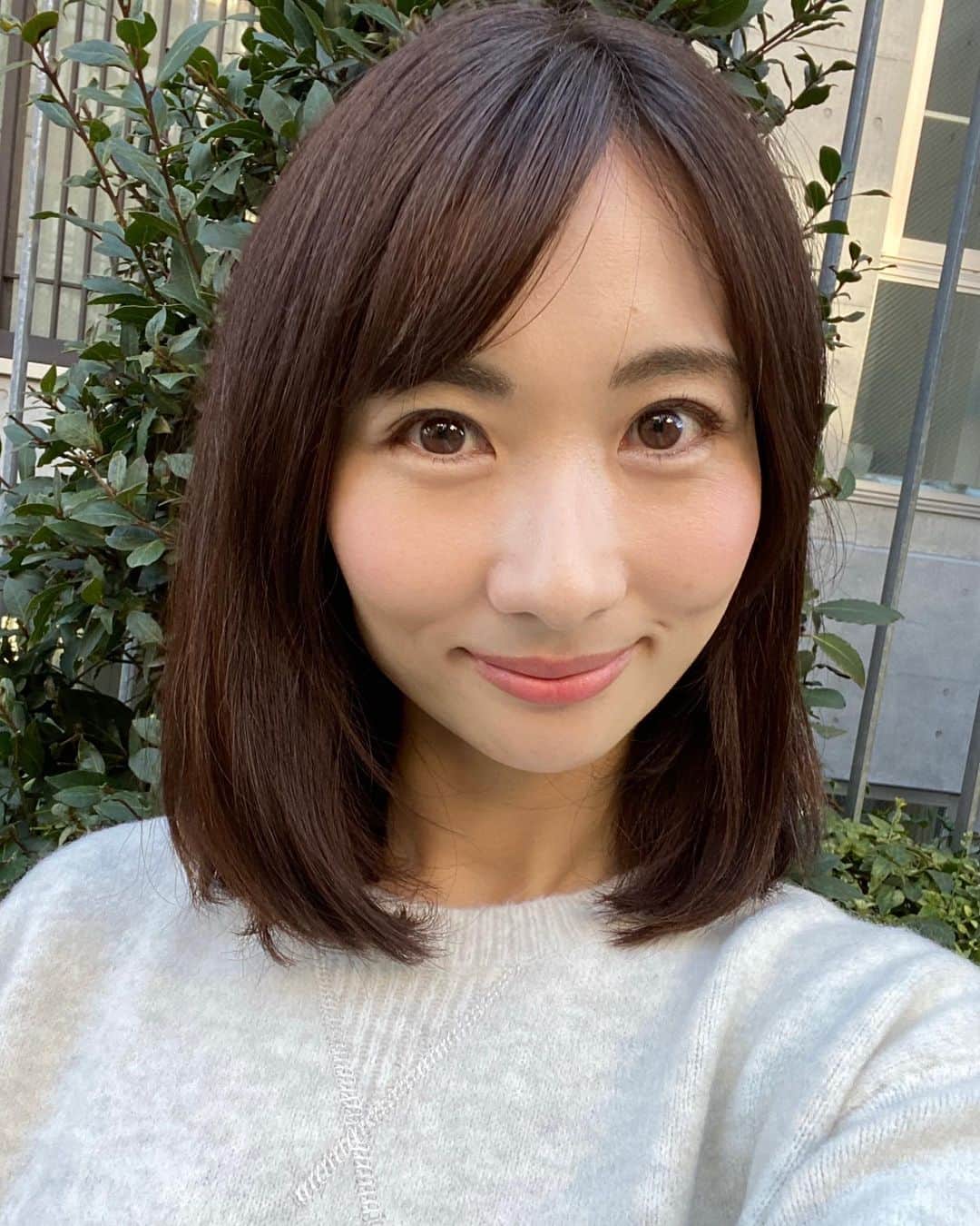 吉田早織のインスタグラム：「・﻿ TAYA青山店でカラーをして1週間、落ち着いたカラーをキープしています🌸﻿ ﻿ ﻿ TAYAオリジナルのシャンプー&トリートメントも使っているのですが、香りがとっても良くて毎日使うのが楽しみ☺️﻿ ﻿ ﻿ しっかりホームケアをしてキレイな髪で年末を迎えたいです✨﻿ ﻿ ﻿ ﻿ ﻿ ﻿ ﻿ ﻿ ﻿ ﻿ ﻿ ﻿ #ヘアサロンTAYA﻿ #ヘアサロン #TAYA青山﻿ #ヘアカラー #TAYAのカラーリングエドル　#シャンプー #トリートメント #美容院 ﻿ #tayaedol透明感のある透き通った髪﻿ ＠taya_group_official﻿ ﻿」