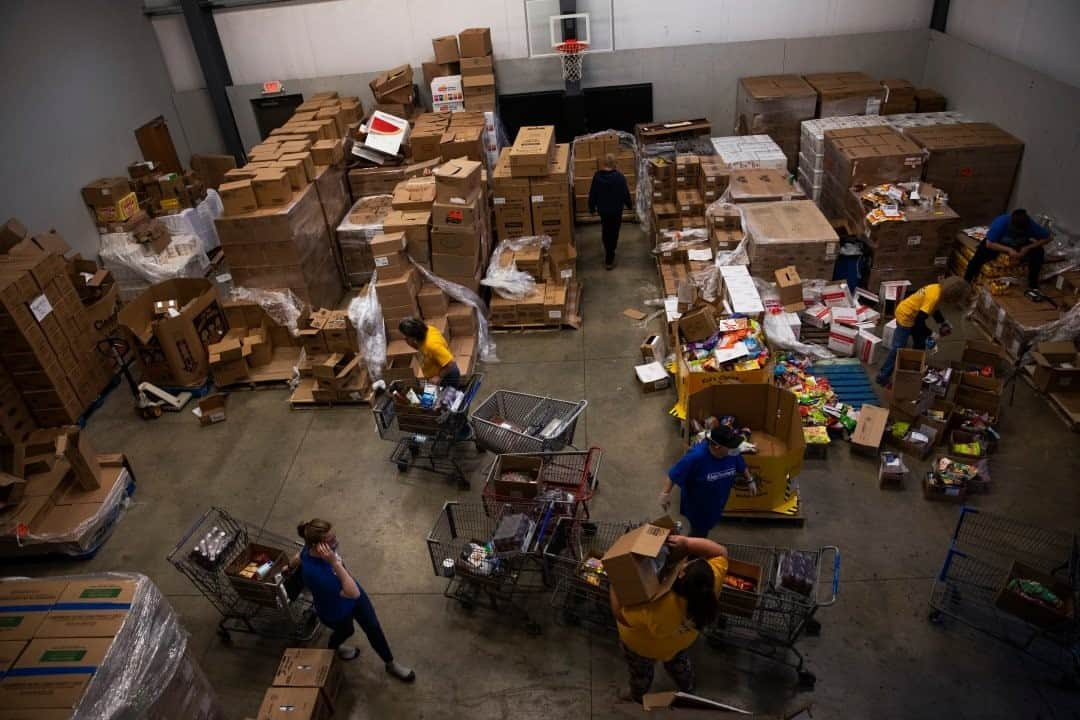 ナショナルジオグラフィックさんのインスタグラム写真 - (ナショナルジオグラフィックInstagram)「Photo by @maddiemcgarvey / Volunteers work at the Dunlow Community Center during a food giveaway in Dunlow, West Virginia. The community center, run by local couple Bill and Addie Likens, hosts big drive-through giveaways once a month, and smaller food giveaways almost every week. The Likens give each family around 150 pounds of food, which they get from state food banks, federal programs, and private donations. This food includes pork shoulder, blueberries, beef stew, apples, chocolate, and canned vegetables. Since the COVID-19 pandemic hit West Virginia in March, more than three times the number of people have been coming to the center for food. Bill and Addie sometimes have people knocking on their door in the middle of the night. On this day in October more than 700 cars pulled through, most with multiple families inside. On November 19, 915 cars—a record number—came. Dunlow is an old coal mining town , and the nearest grocery store is about a 30-minute drive for most, which means food access is a serious issue for many.  @FeedingAmerica is the nation’s largest hunger-relief organization with a network of 200 food banks and 60,000 food pantries and meal programs that together provide food to more than 40 million people per year. Learn more at our link in bio.」12月1日 20時39分 - natgeo