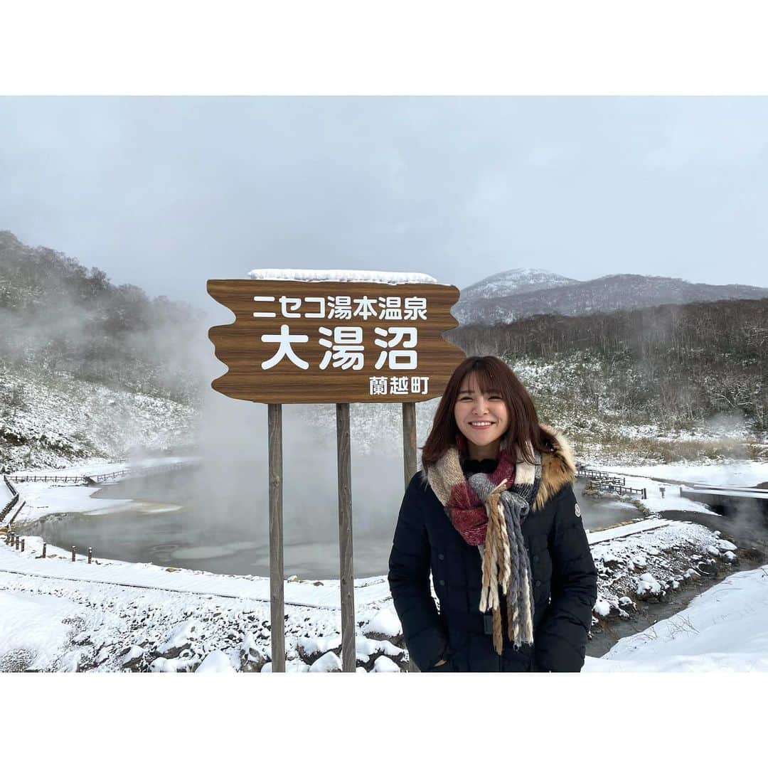 田尻夏樹（なつきんぐ）さんのインスタグラム写真 - (田尻夏樹（なつきんぐ）Instagram)「北海道旅行に行ってきました☃️ . . 初めてスキーをしてきました🎿 今までスノボーはした事があったんだけど スキーは初めて！ . うん。めっちゃコケた でもふわっふわな雪だったから あまり痛くなかった。不幸中の幸い🙃 . コケるの楽しくなっちゃった🥺 . . . 他にも観光客が少なめなニセコで 甘露水、大湯沼や温泉巡りをしたよ♡ . . 雪だるまも作ったー⛄️✨✨ . . . 新しく発売した「Xperia 5 II」のPhotography Pro機能だと思い出をより綺麗に残せる✨✨ . 北海道楽しかった♡ やっぱり大好き💕 . . #Xperia #Xperiaアンバサダー #Xperia5II #pr #PhotographyPro」12月1日 20時39分 - tajiri_natsuki