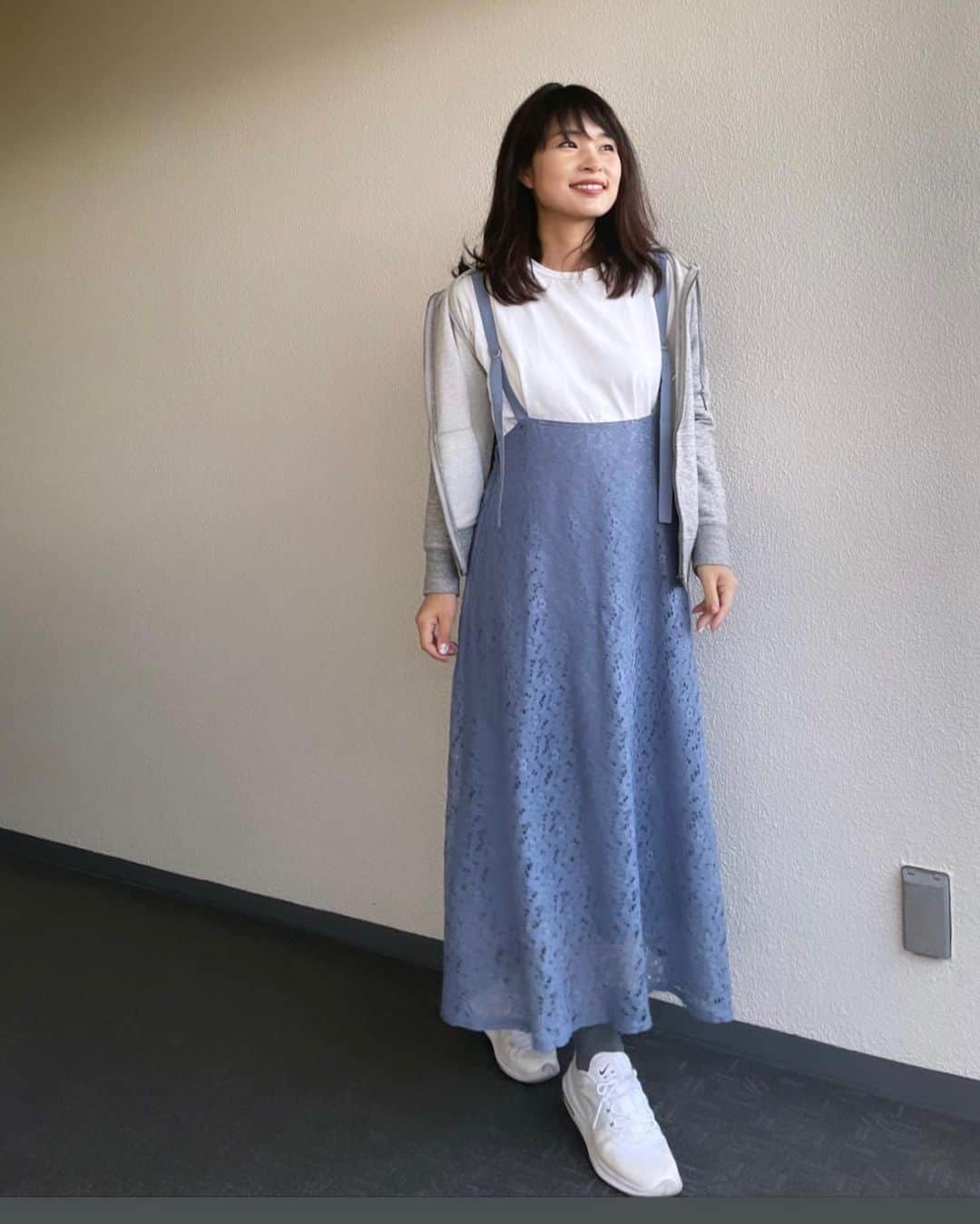 三佐和あやのインスタグラム：「ℝ𝕠𝕠𝕞 𝕨𝕖𝕒𝕣 ❊  #ootd マタニティ期に買っていたものだったけど お腹大きいと なんだか似合わなかったショルダーワンピース がね、 今になって 授乳するのに大活躍しています✨ 暖房のきいた お部屋では  カットソーにパーカーくらいが 過ごしやすいよね。  #code   Cut and sew ... @titivatejp   one piece ... @kobe_lettuce  Parker ... @uniqlo_jp  shoes ... @nike  ﻿  ﻿#秋コーデ #きょコ #いつコ #シンプルコーデ #大人カジュアル #大人カジュアルコーデ #ママコーデ #ママコーデプチプラ #プチプラコーデ #プチプラ #ママファッション #マタママ #ファッション #お洒落 #fashion #大人コーデ #アラサー #アラフォー #大人かわいい #ぷんにー #アラサーママ #3児ママ #スマイル育児」