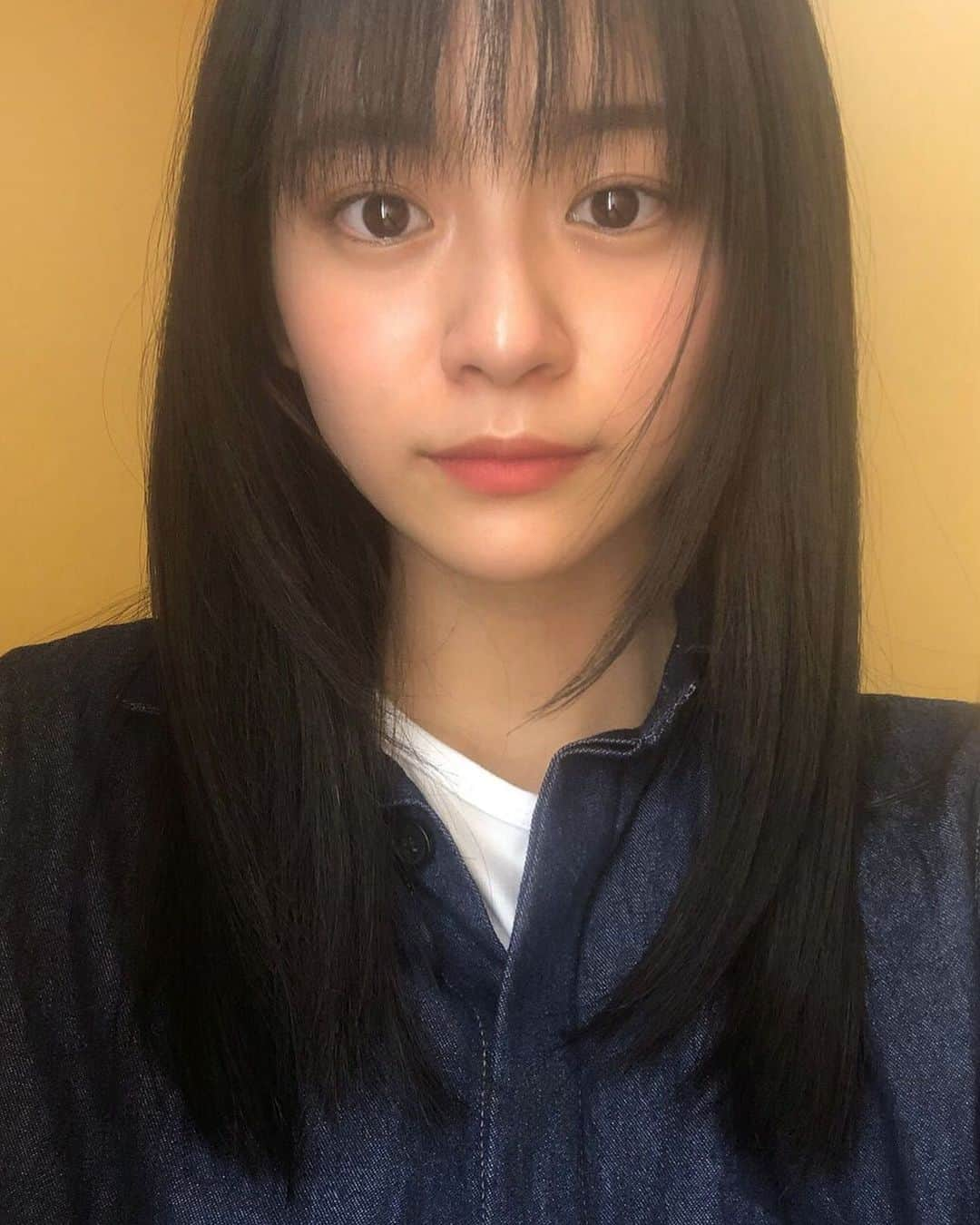 永瀬莉子さんのインスタグラム写真 - (永瀬莉子Instagram)「いつかの美容院のあとの1枚💇🏻‍♀️﻿ メンテナンスに行くと気分も上がりますねっ﻿ ﻿ そして、﻿ Abemaオリジナルドラマ「17.3」が﻿ Petrel「2020年インスタ流行語大賞」の総合ランキング8位に入賞しました!﻿ ﻿ さっそく﻿ゆなさくつむ、でも連絡を取り合って嬉しさを噛み締めました！笑﻿ ﻿ 本当に多くの方にこの作品が届いたんだと改めて実感。。。 ﻿ Abemaビデオでは1〜3話までは﻿ 無料で配信されているので、 是非ご覧ください♪﻿ ﻿ ﻿#ドラマ173」12月1日 20時49分 - rico_nagase_