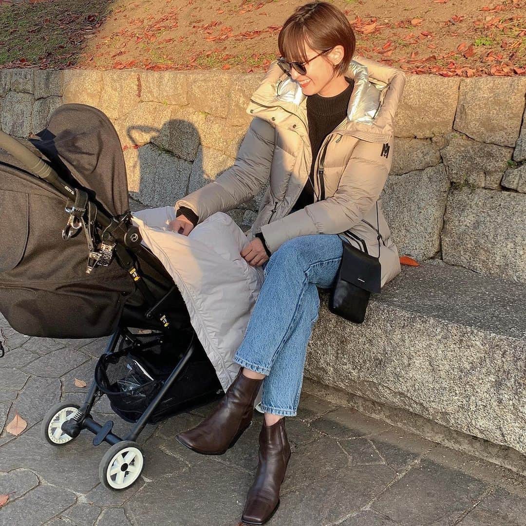 のインスタグラム：「日本に上陸したカナダ発のラグジュアリーアウターブランド「MACKAGE」 ・ 驚くほど暖かくて軽いのに 着膨れせず綺麗なシルエットが嬉しい♡ ・ 子供たちと動き回る日にもぴったりです！ ・ ・ @mackage 阿倍野近鉄にて１２/２～１２/１５の間 POP UP開催中✍️ ﻿#mackage#マッカージュ#ダウンジャケット」