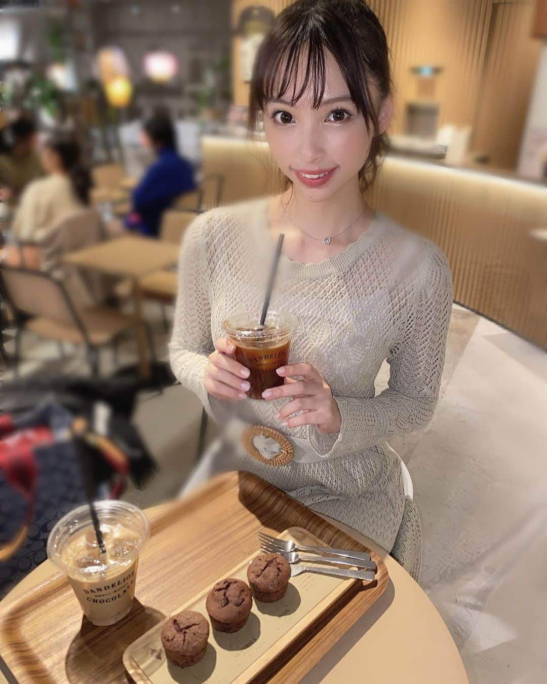 鶴巻星奈のインスタグラム：「ポンデリングみたいな名前のチョコレート屋さん🍫😂💓  誰と行ったかかは後ほど😉」