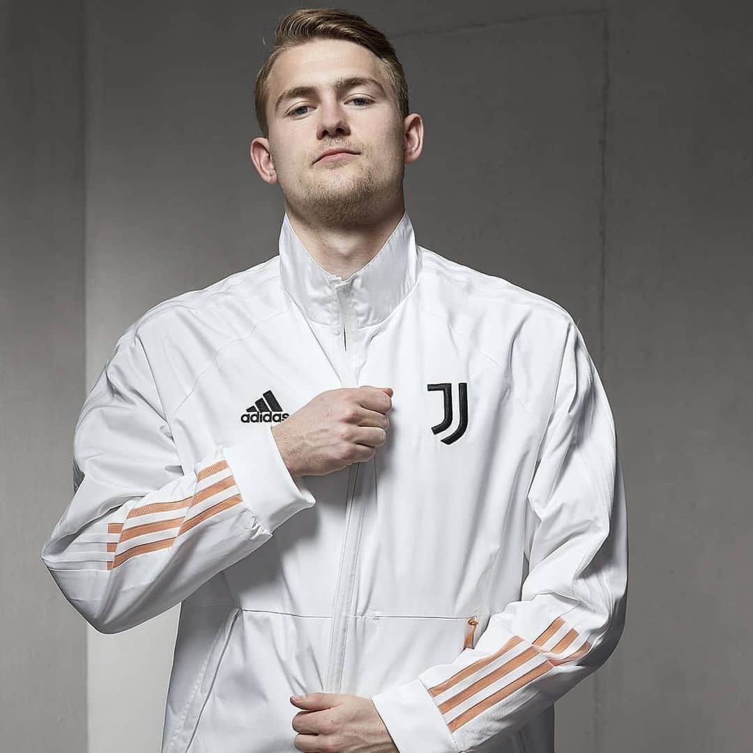 ユヴェントスFCさんのインスタグラム写真 - (ユヴェントスFCInstagram)「Get ready for new challenges with our new Anthem Jacket and wavy pre-match gear by @adidasfootball!  Available now on the Juventus online store (link in bio).」12月1日 21時02分 - juventus