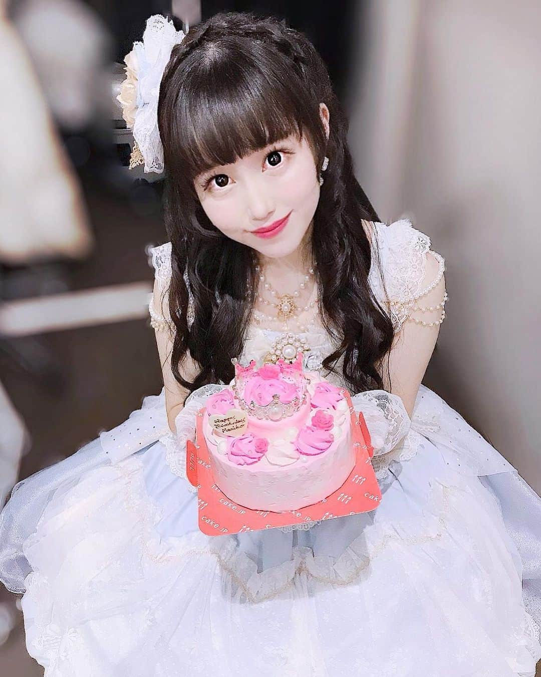 雨宮真梨子さんのインスタグラム写真 - (雨宮真梨子Instagram)「﻿ ﻿ ﻿ ﻿ 🐰🎂🎀﻿ ﻿ ﻿ ﻿ ﻿ 11月28日(土)まりちょす生誕祭2020👑﻿ ありがとうございました‪‪…❤︎‬﻿ ﻿ ﻿ ﻿ ﻿ ﻿ 今年は自粛の時期だったりもあったから﻿ いつ出来るのかな…と思っていた生誕祭﻿ 無事に開催することが出来て嬉しかったです😢﻿ ﻿ 色々と準備をしてくれてありがとう…‪‪❤︎‬﻿ スタンドフラワー、お花、ケーキ、アルバム、﻿ 全部嬉しかった😢✨﻿ プレゼントくれた方もありがとうっ🐇。﻿ 真梨子の事を考えて選んでくれたのかなぁ…とか﻿ 思うと そういう気持ちがとっても嬉しい…！﻿ ﻿ ﻿ ﻿ ﻿ 今年の生誕祭は無事に終わったけど、﻿ これからも上を目指してもっと頑張っていくので﻿ ライブに来て応援して欲しいです！﻿ ﻿ アイドルとして活動を始めて六年目になるけれど、﻿ やっぱりライブに来て 応援してもらえること﻿ が１番 嬉しいです✨﻿ ﻿ 来てくれた方はもちろん、来れなかった方も、﻿ これからも私、まりちょすの応援よろしくお願いします！﻿ ﻿ ﻿ ﻿ これからも真梨子ワールド全開でいきますっ🐰💕﻿ ﻿ ずっと見ていてね🐰﻿ ﻿ ﻿ ﻿ ﻿ #生誕祭 #アイドル #idol #ヘアアレンジ #ヘアスタイル #ツインテール #ロリータ #イベント #ありがとう #ヘアメイク #おしゃれさんと繋がりたい #おしゃれ #instagramers #instagood #japanesegirl #girl #fff #likeforlikes #cosplay #cosplayer #cosplaygirl #lolitafashion #ロリータファッション #アイドル好きと繋がりたい #いいね返し #いいねした人で気になった人フォロー #likeforlikes #followｍe #photography  #誕生日 #アイドル衣装」12月1日 21時12分 - mariko_amemiya101