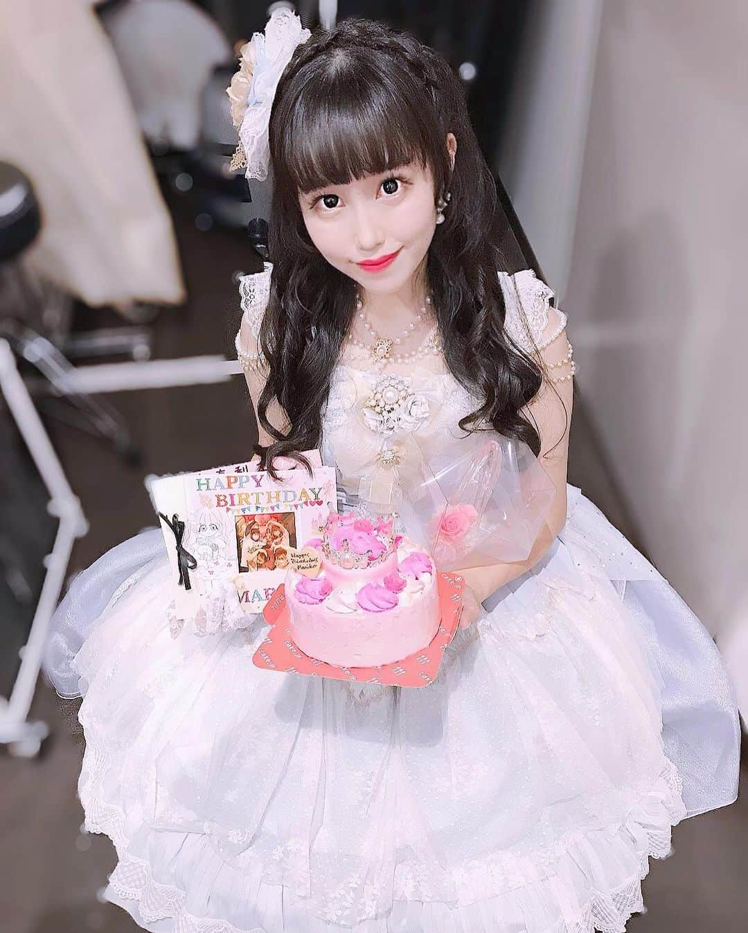 雨宮真梨子さんのインスタグラム写真 - (雨宮真梨子Instagram)「﻿ ﻿ ﻿ ﻿ 🐰🎂🎀﻿ ﻿ ﻿ ﻿ ﻿ 11月28日(土)まりちょす生誕祭2020👑﻿ ありがとうございました‪‪…❤︎‬﻿ ﻿ ﻿ ﻿ ﻿ ﻿ 今年は自粛の時期だったりもあったから﻿ いつ出来るのかな…と思っていた生誕祭﻿ 無事に開催することが出来て嬉しかったです😢﻿ ﻿ 色々と準備をしてくれてありがとう…‪‪❤︎‬﻿ スタンドフラワー、お花、ケーキ、アルバム、﻿ 全部嬉しかった😢✨﻿ プレゼントくれた方もありがとうっ🐇。﻿ 真梨子の事を考えて選んでくれたのかなぁ…とか﻿ 思うと そういう気持ちがとっても嬉しい…！﻿ ﻿ ﻿ ﻿ ﻿ 今年の生誕祭は無事に終わったけど、﻿ これからも上を目指してもっと頑張っていくので﻿ ライブに来て応援して欲しいです！﻿ ﻿ アイドルとして活動を始めて六年目になるけれど、﻿ やっぱりライブに来て 応援してもらえること﻿ が１番 嬉しいです✨﻿ ﻿ 来てくれた方はもちろん、来れなかった方も、﻿ これからも私、まりちょすの応援よろしくお願いします！﻿ ﻿ ﻿ ﻿ これからも真梨子ワールド全開でいきますっ🐰💕﻿ ﻿ ずっと見ていてね🐰﻿ ﻿ ﻿ ﻿ ﻿ #生誕祭 #アイドル #idol #ヘアアレンジ #ヘアスタイル #ツインテール #ロリータ #イベント #ありがとう #ヘアメイク #おしゃれさんと繋がりたい #おしゃれ #instagramers #instagood #japanesegirl #girl #fff #likeforlikes #cosplay #cosplayer #cosplaygirl #lolitafashion #ロリータファッション #アイドル好きと繋がりたい #いいね返し #いいねした人で気になった人フォロー #likeforlikes #followｍe #photography  #誕生日 #アイドル衣装」12月1日 21時12分 - mariko_amemiya101