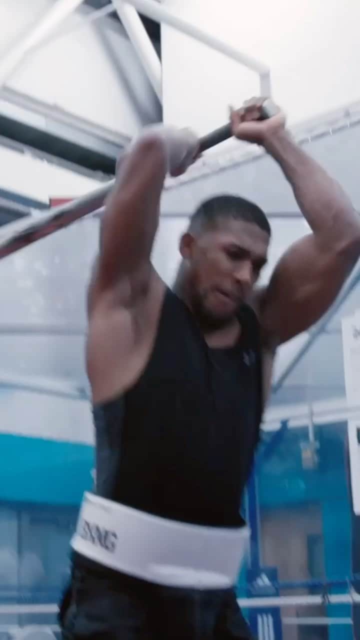 アンソニー・ジョシュアのインスタグラム：「Can't stop. Won't stop 🔥⚒️🔥」