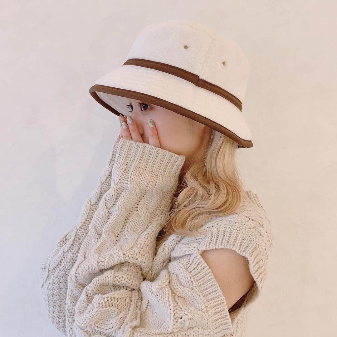 Vannie Officialのインスタグラム：「⠀⠀ coming soon ... ♡ ⠀⠀ ⠀ 明日発売の新作をチラ見せ♡ ⠀ ⠀ ⠀ #vannie_u#ヴァニーユー #ZOZOでしか買えない⠀⠀  お問い合わせはDMまでご連絡ください‪‪☺︎‬」