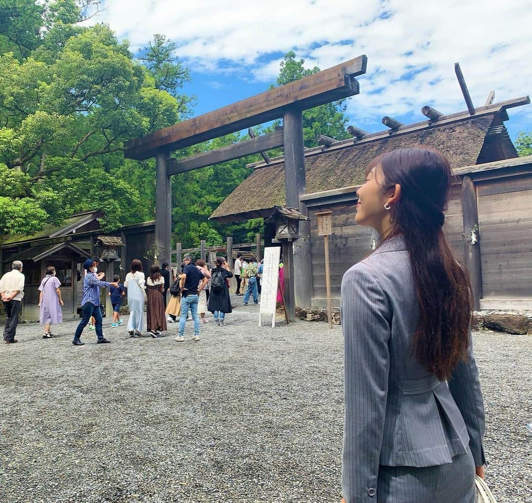 のインスタグラム：「今日から師走✨ 今年もあと1か月かぁ、、みなさんやり残したことはないですか？ 色々と我慢は続きますが、悔いのない1年にしましょう✨心とからだを大切にしてください♥️  そして、、、 今年はあと何本ワインが飲めるかなぁ🐰♥️  #伊勢神宮#お伊勢参り#パワースポット #神社#神主#神職#パワースポット巡り #パワースポット神社  #神社好き#神社巡り#神社好きな人と繋がりたい #寺社仏閣#着物#女性神職 #神主アイドル #japaneseculture  #shrine #jinjya #tokyo #kimono #lovejapan #기모노 #instajapan  #followmeplease」