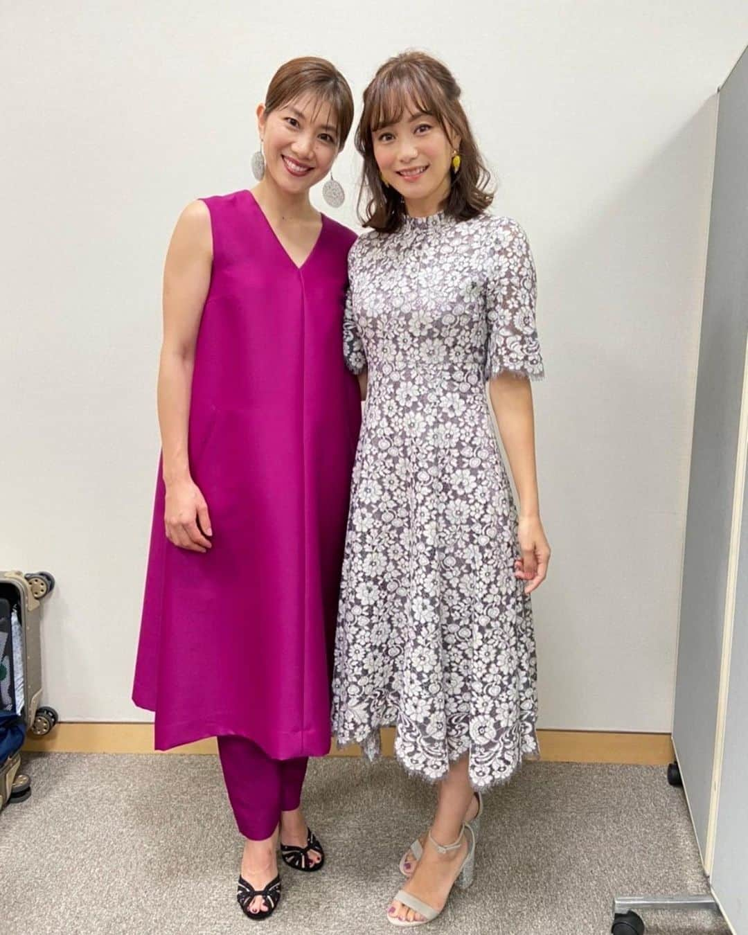 潮田玲子さんのインスタグラム写真 - (潮田玲子Instagram)「ミセスアースジャパン衣装は ワンピース、パンツ共に @robelite_official  イヤリング #donatellapellini @dressunreve  パキッとしたクランベリーのようなカラーが華やかでした😍😍😍🙏💓  そして今日は大好きなママ友であり家族ぐるみで仲良しな蛯原英里ちゃんとも一緒で嬉しすぎました😍🙏 子供達も仲良しでおうちにお泊まりしたりよく一緒に遊んでいるだけに、仕事場で会うのは新鮮🙄🤣 今日はとても緊張感ありましたが、えりちゃんの顔見たら落ち着いた〜笑😍💓  #ミセスアースジャパン #アンバサダー #蛯原英里さん #実はご近所の #仲良しママ友 #可愛すぎる」12月1日 21時36分 - reikoshiota_official