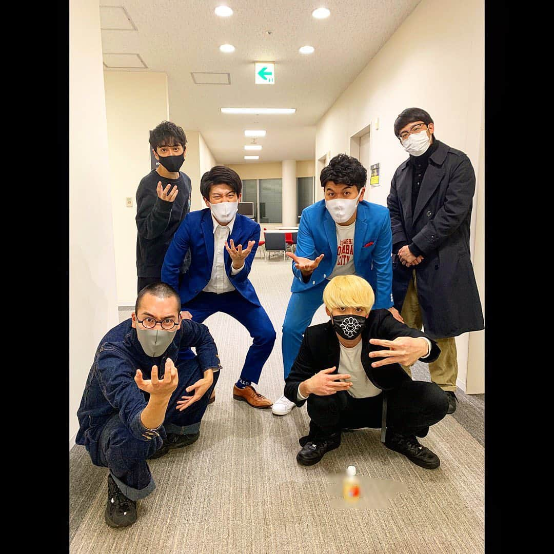 土佐卓也さんのインスタグラム写真 - (土佐卓也Instagram)「今日の家族写真 「本日は収録❗️ワタナベ一家で最高の思い出作れました✨写真には映ってませんが、ドリルフィンフィンズもいました❗️また告知します🙏」 卓也  #土佐兄弟 #家族写真 #ファイヤーサンダー さん #新作のハーモニカ #ドリルフィンフィンズ  #ワタナベエンターテインメント  #CultureZ #文化放送 #あるある土佐カンパニー #土佐カン #木村拓哉 さん #リスペクト #キムタク #takuyakimura  #キムタクInstagram考察 #staysafe  #staypositive」12月1日 21時28分 - takuyatosa1