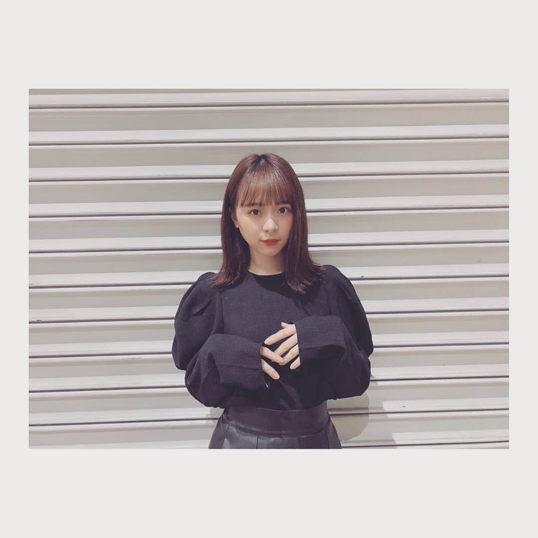 倉野尾成美さんのインスタグラム写真 - (倉野尾成美Instagram)「オンラインお話会2日目は 黒コーデ🖤 トップス、パフスリーブが可愛くてお気に入り👀」12月1日 21時34分 - noochan_1108