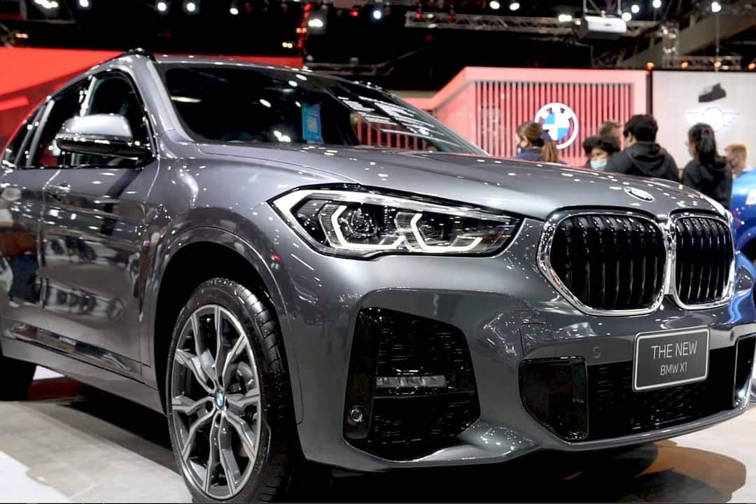 BMW Thailandさんのインスタグラム写真 - (BMW ThailandInstagram)「เริ่มแล้ว! MOTOR EXPO 2020 งานสุดยิ่งใหญ่ส่งท้ายปี! กับการเปิดตัว The All-New BMW 4 Series Coupé ที่กำลังมาแรง The New BMW X1 โฉมใหม่ทันสมัยกว่าเดิม และ BMW 2 Series Gran Coupé รุ่นประกอบในประเทศที่หลาย ๆ คนรอคอย และพบกับข้อเสนอพิเศษส่งท้ายปีสำหรับ BMW หลากหลายรุ่นที่คุณไม่ควรพลาด  ชมรถ BMW ทุกคันได้แบบ 360 องศา ผ่าน BMW Virtual Showroom พร้อมพูดคุยกับ BMW Sales Consultant ผ่านทาง Live Chat ได้ตลอด 24 ชั่วโมง คลิกเลย : https://virtualshowroom.bmw.co.th  สอบถามข้อมูลเพิ่มเติมได้ที่  - BMW Contact Center : 1397  - Line : @BMWLeasing : https://lin.ee/e8LSXa4 - ข้อมูลเพิ่มเติมคลิก : www.bmw.co.th  #BMW #BMWTH #JOYisBMW #สุนทรียภาพแห่งการขับขี่ #MotorExpo2020 #BMWVirtualShowroom」12月1日 21時34分 - bmwthailand