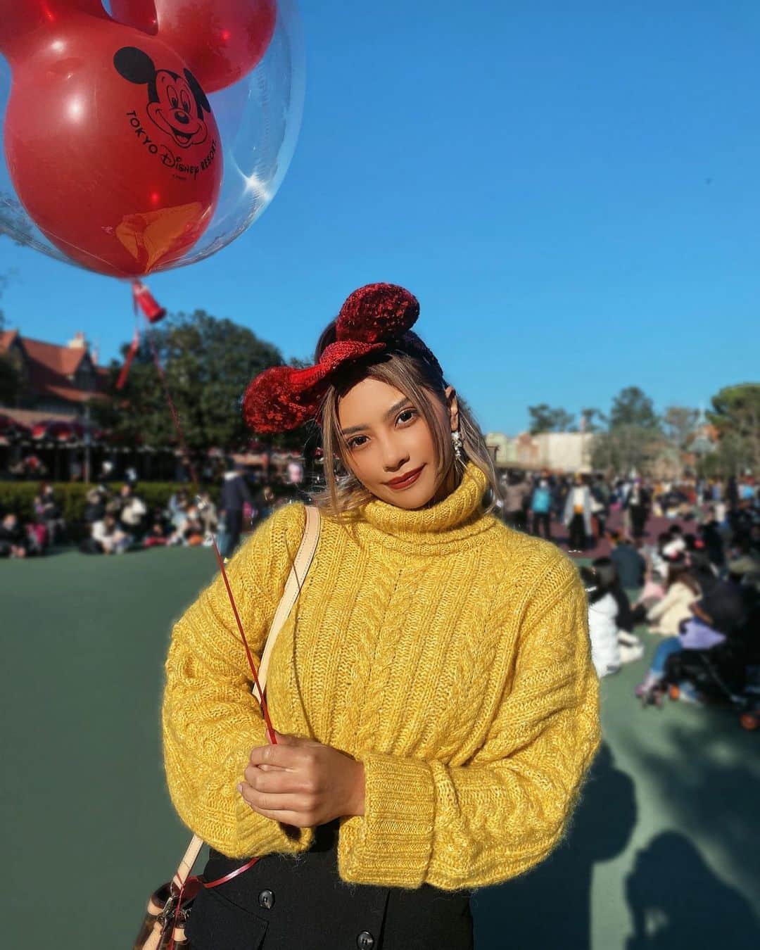 VIENNAさんのインスタグラム写真 - (VIENNAInstagram)「浮く風船あるある。 I don’t know why it’s always be like this when I try to take a photo with a balloon.」12月1日 21時45分 - viennadoll_official