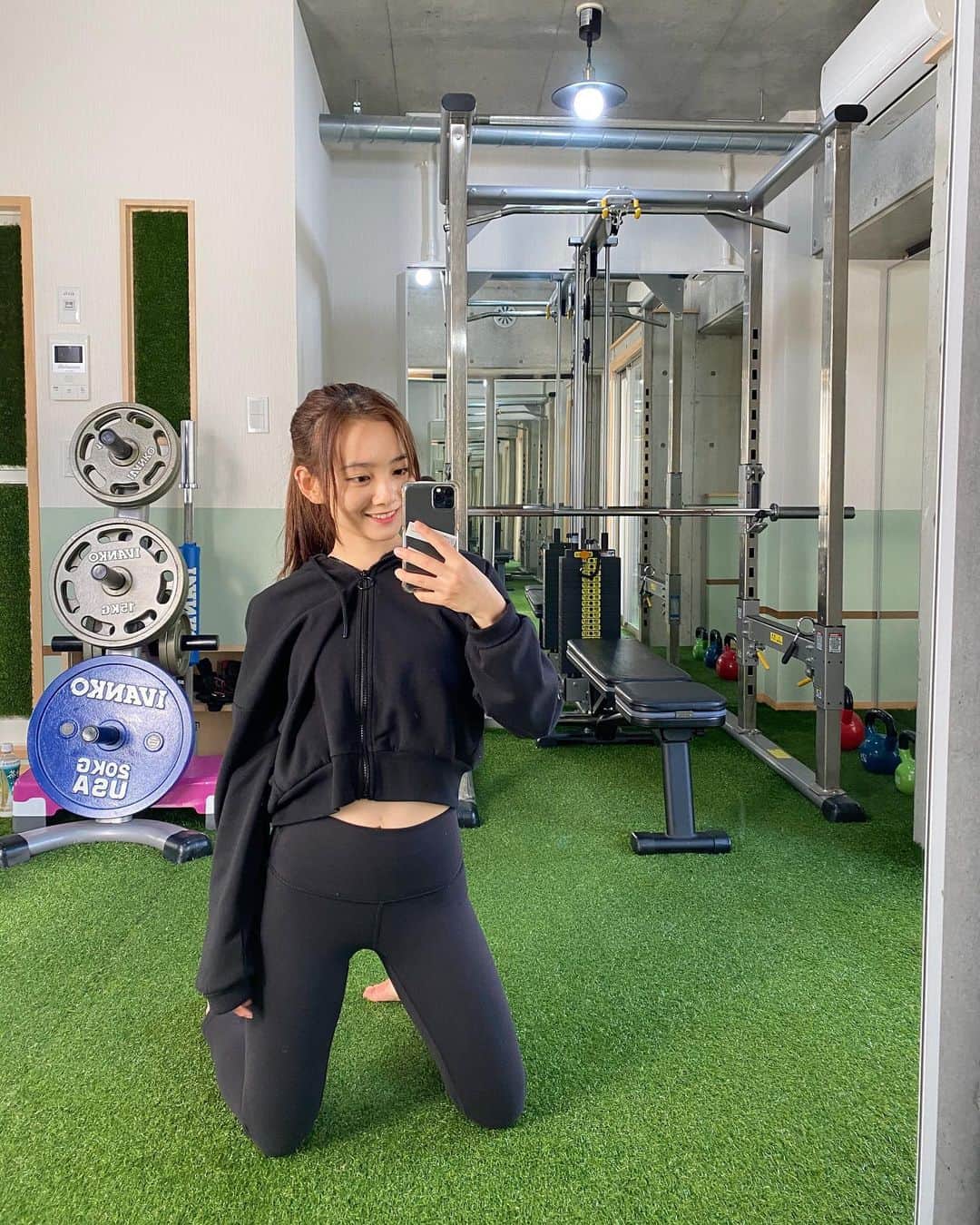 青山舞莉のインスタグラム：「2020年も残り1ヶ月最後まで体動かしてこ  @naiagym_diet_coach  #ナイアジム #ボディメイク #ワークアウト #フィットネス #トレーニング #トレーニング女子 #ジム #ダイエット #筋トレ #筋トレ女子 #腹筋 #腹筋女子 #オシャレ #ファッション #コーデ #ナイキ #減量 #パーソナルトレーニング #健康 #美人 #美脚 #モデル #ヒップアップ #ヘルシー #新宿 #ダイエットアカウント #プライベートジム」