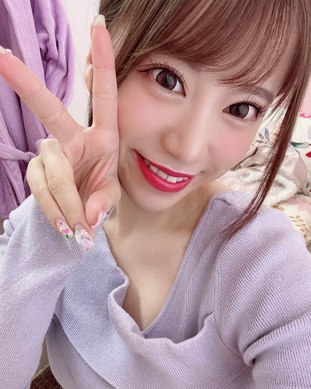 のインスタグラム：「. . １２月もよろしくねっ🥺❤️❤️ . . . #今年もあと少し #2020年早い #ポニーテール #asiangirls」