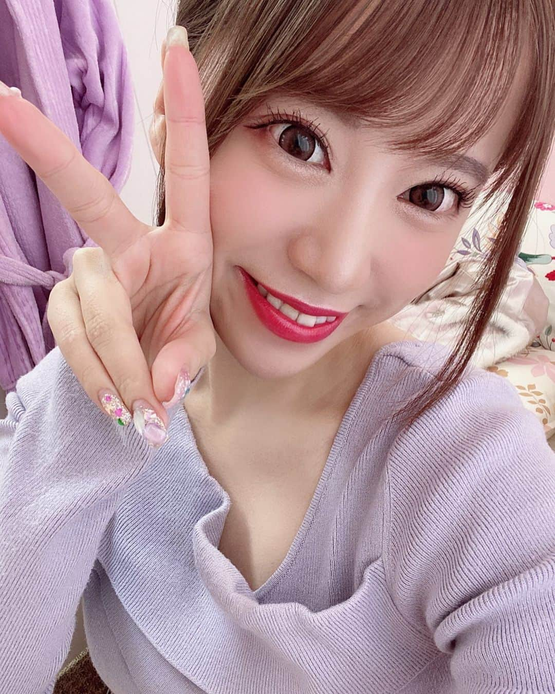 初美りんさんのインスタグラム写真 - (初美りんInstagram)「. . １２月もよろしくねっ🥺❤️❤️ . . . #今年もあと少し #2020年早い #ポニーテール #asiangirls」12月1日 21時46分 - hatsumi_rin_x