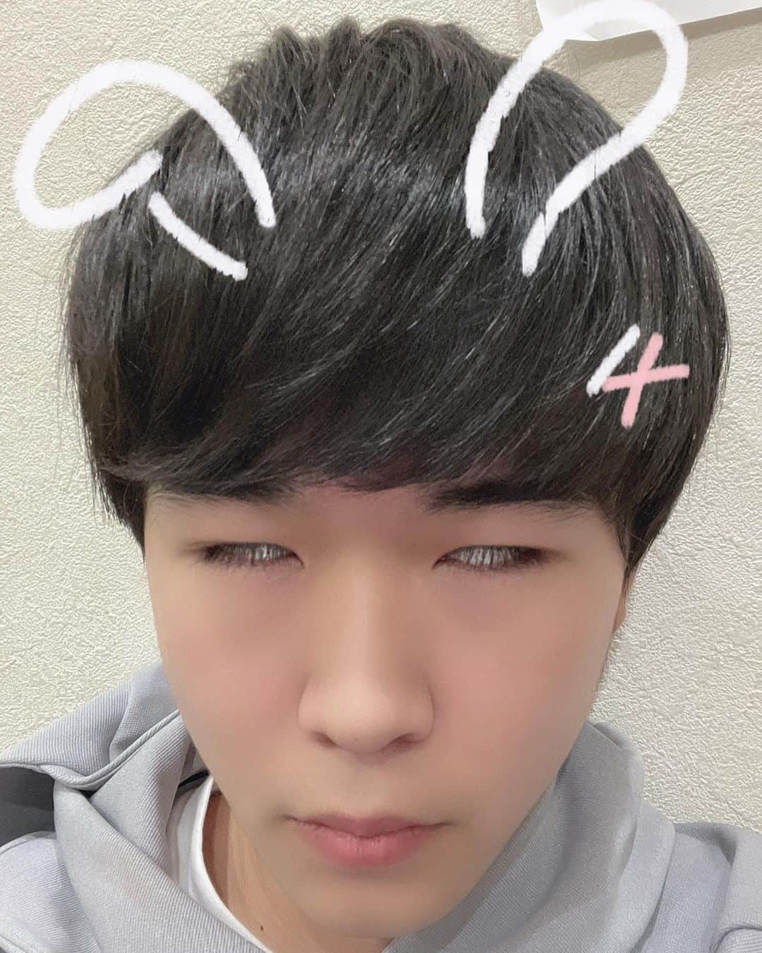 のインスタグラム：「この度、白目がうまくできるようになったのでご報告いたします。  #白目#うまくなりました#ご報告まで」