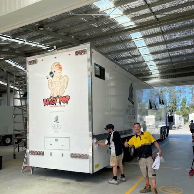 イギー・ポップのインスタグラム：「Hey everyone! I just wanted to take a moment to give a shout-out, and a big congratulations to my friends at Byron Bay Wildlife Hospital, for the completion of their awesome mobile clinic. With this new facility on wheels, the staff is now able to travel to where the animals actually are, with the best equipment in tow, saving lives across Australia.  For sure, there are lots of great organizations out there, working tirelessly for worthwhile causes...but this one is near and dear to me, as I am a rescue bird myself. The BBWH will be treating and rehabilitating some of my fellow cockatoos, among numerous other bird species, as well as koalas, kangaroos, wallabies, possum, snakes, bats, and the list goes on. These populations have dwindled significantly since the fires, so it is especially important work. And while the mobile hospital is up and running, it will be a huge and ongoing mission of conservation. If you are able to donate even just a little to help their efforts, that would be so appreciated. @ByronBayWildLife #GivingTuesday @WWF_Australia #RegenerateAustralia #KoalasForever #WildLife #Australia #MobileWildLifeHospital #Roos #Cockatoos #Birds #Snakes #Wallabies #BiggyPop #IggyPop @MediaVet1」