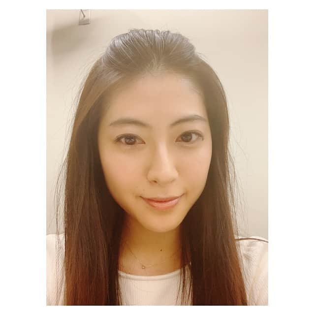 瀧本美織のインスタグラム：「1月スタートです。 初めてチェロに挑戦しました。 よろしくお願いします🌷✨  #知ってるワイフ」