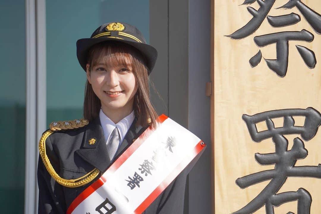 松岡菜摘のインスタグラム：「. . 一日警察署長を させていただきました！ . 緊張したぁ。 みなさんが安心安全な年末を過ごせますように！ . #制服  #警察官」
