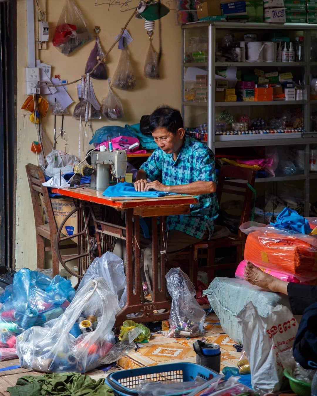 Shunsuke Miyatakeのインスタグラム：「Slow fashion, Kampot, Cambodia」