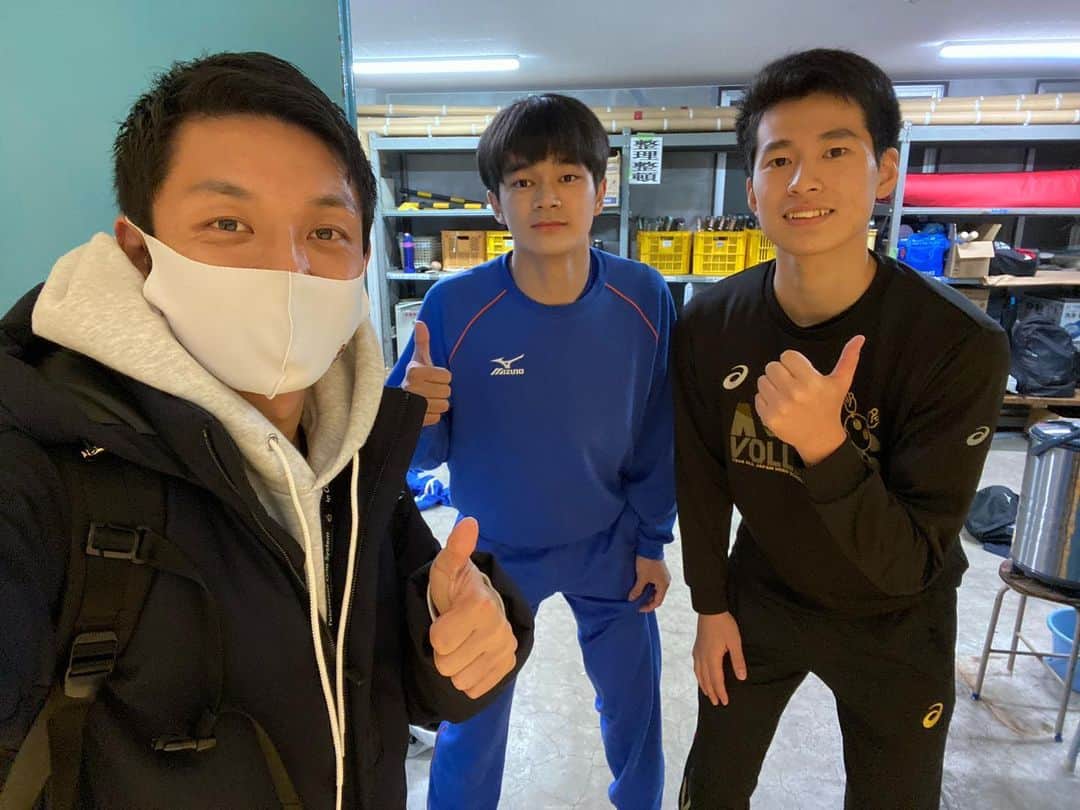 のインスタグラム：「大分南高校の2枚看板！全国大会に向けての取材でした。中学からの6年間の集大成！近日放送です。 #このポーズ少し浸透してる #2人とも豊後大野市出身 #推し  #朝地町  #大野町  #緒方中  #豊後大野の誇り #むしろ2人がふるさと大使であれ #豊後大野市ふるさと大使  #春高バレー  #春の高校バレー  #大分南  #tos  #テレビ大分  #アナウンサー  #藤村晃輝」