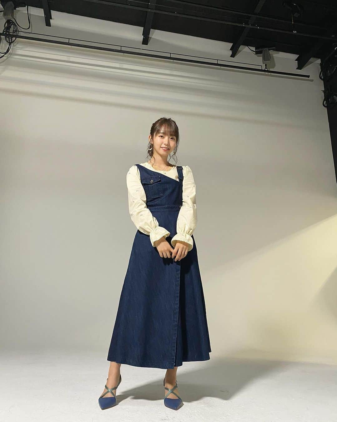 高畑結希さんのインスタグラム写真 - (高畑結希Instagram)「. セブンネットさんとコラボした 文庫本が発売されました〜📚❤︎  私が担当しているのは 中山祐次郎さんの【泣くな研修医】 私と同い年の主人公が葛藤と成長を 繰り返すリアリティな感動の1冊です！  私もこれを機に小説読みたくなった♪  衣装もとっても可愛くてお気に入り💐 メイクもナチュラルに👁 3枚目は私といえばなんだろ〜って 思いついたのがぽんこつポーズ🤦‍♀️ まさか使っていただけているとは😳 (ありがとうございます)  ぜひチェック＆ゲット よろしくお願いします🕊 . #セブンネット #限定 #文庫本 #小説 #泣くな研修医 #中山祐次郎 さん #コラボ #book #本 #ske48 #ske48文庫 #2021 #スペシャルカバー #発売中」12月1日 22時21分 - yuhki_takahata