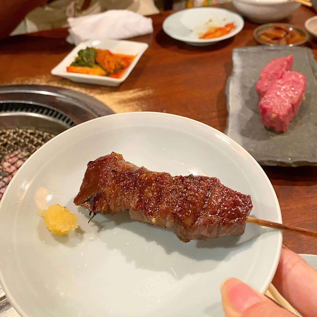 得あゆさんのインスタグラム写真 - (得あゆInstagram)「最近忙しかったから お肉食べて体力つけたい🥩🍖 ここは冬になると行きたくなる 行きつけの焼肉屋さん❤️ 焼肉　恵比寿　虎の穴 赤身のお肉が大好きな方におすすめ ・ ・ ・ ・ ・ ・ ・ ・ ・ ・ #虎の穴#焼肉#肉#お肉#ご飯#夜ごはん#ディナー#肉食女子#肉食#食べるの好き#食べ歩き#グルメ#ニット#恵比寿#イルミネーション#クリスマス#インスタ映え#カメラ女子#ナチュラルメイク#前髪#イメチェン#髪型#大人カジュアル#ダイエット#dinner#yakiniku#gourmet#japanesefood#japanesegirl#knit」12月1日 22時23分 - tokuayu819