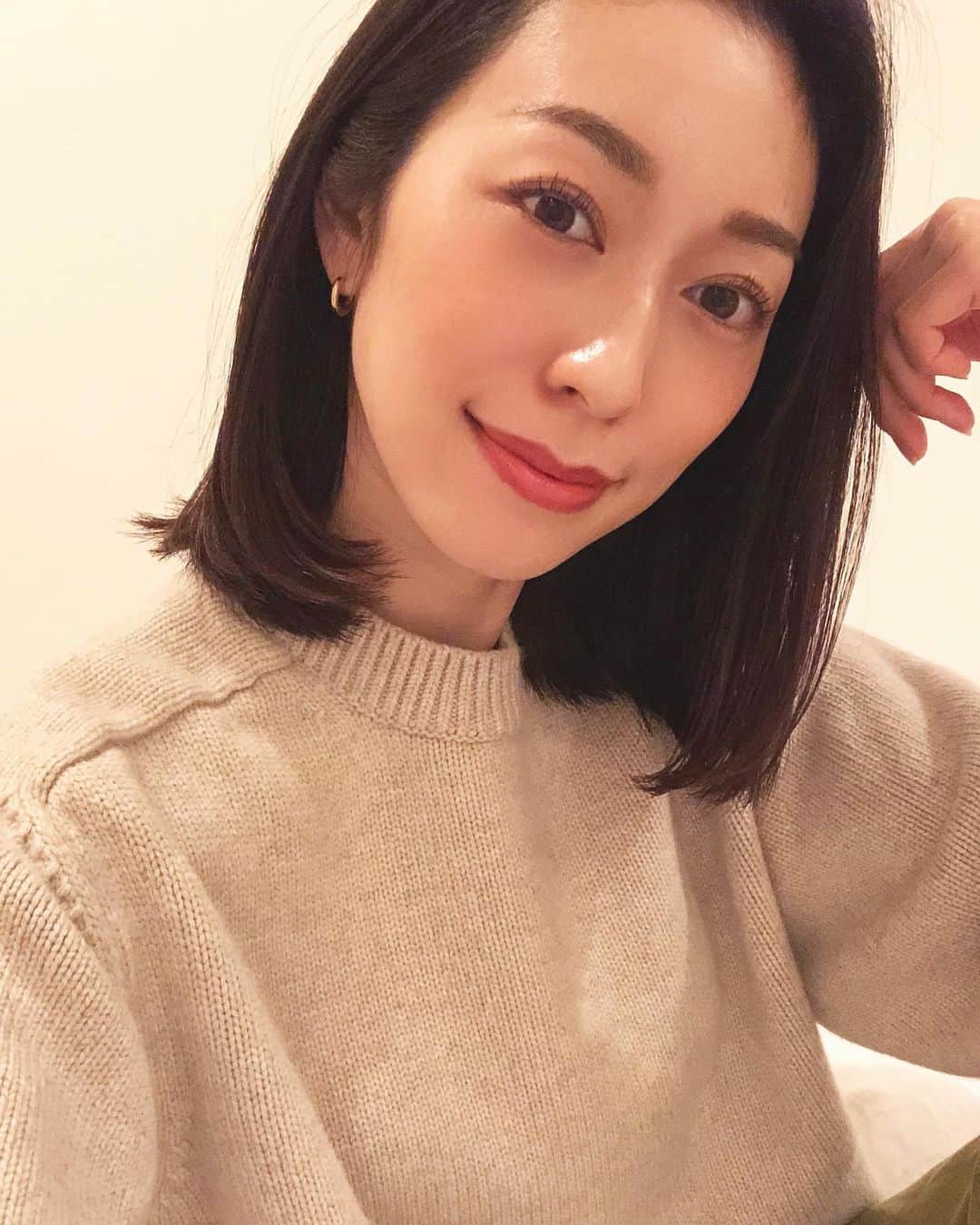 熊澤枝里子さんのインスタグラム写真 - (熊澤枝里子Instagram)「今日から12月⛄️ 気分転換に髪を切ってきました。 地毛に細かくハイライトも入れてもらって、光や動きによって立体感が出るようにしてもらいました。 心機一転！🔥 thank you💕 @kakimotoarms_official  @ayacoo3 💇‍♀️」12月1日 22時26分 - kumazawa_eriko