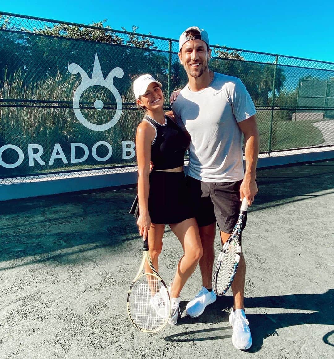ジョジョ・フレッチャーのインスタグラム：「Out here just causin’ a racquet. 🎾」
