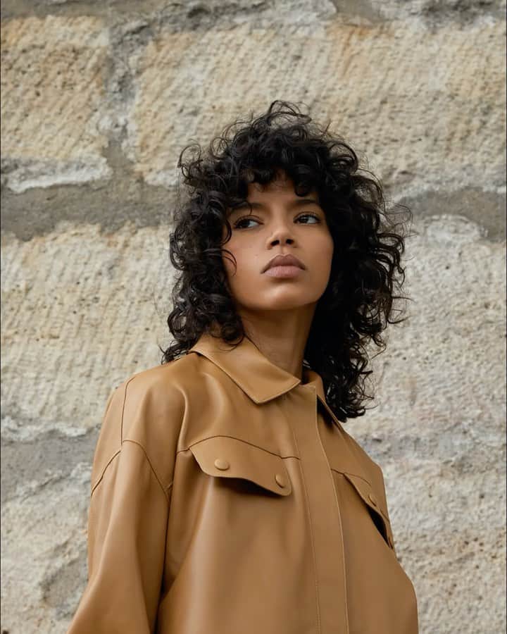 のインスタグラム：「⠀⠀⠀⠀⠀⠀⠀⠀⠀⠀⠀⠀  ▫️HISPANO #coat, camel-coloured ✨ ⠀⠀⠀⠀⠀⠀⠀⠀⠀⠀⠀⠀ #inesetmarechal #madeinfrance #madeinparis #fallwinter #elegant #sustainabledesign #inspiration #parisienne」