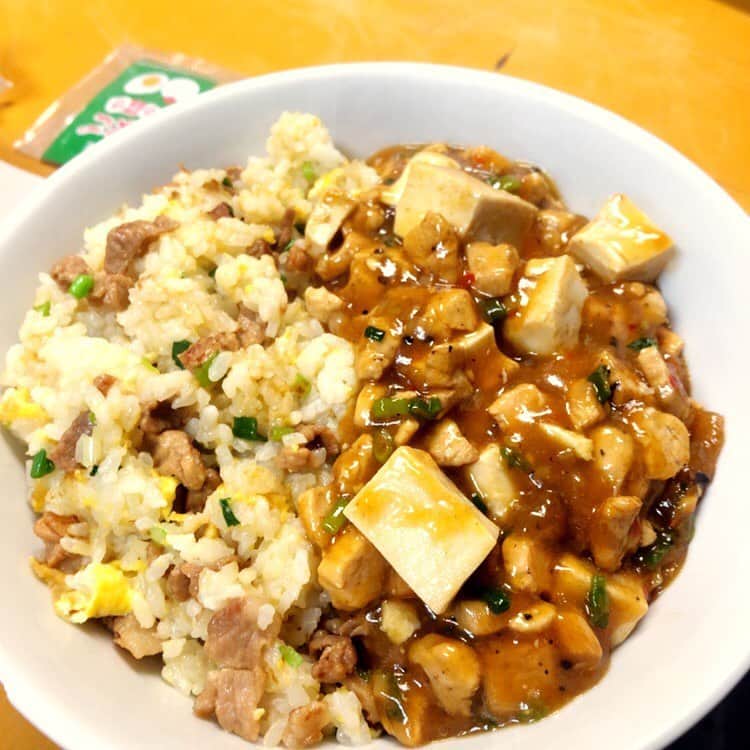 兵頭彰のインスタグラム：「炒飯と麻婆豆腐の組み合わせは犯罪です。  #bjw  #大日本プロレス #大日道場飯」