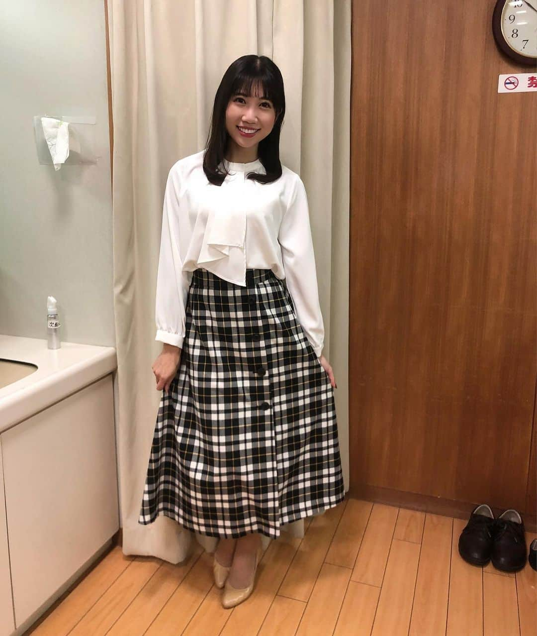 黒田菜月さんのインスタグラム写真 - (黒田菜月Instagram)「TBS NEWSデビューできました🍀 いろんな応援がすごく心強かったです✨ ありがとうございました🙇‍♀️ 最初のニュースが終わったときは震えました…😂笑 信頼されるキャスターになれるように、 日々頑張っていきます👍👍 . #TBSニュース #初心忘れるべからず #ピースしがち #アナウンサー #女子アナ #女子アナコーデ 👗 @opaque.clip」12月1日 22時55分 - nyaaatsuki_krd