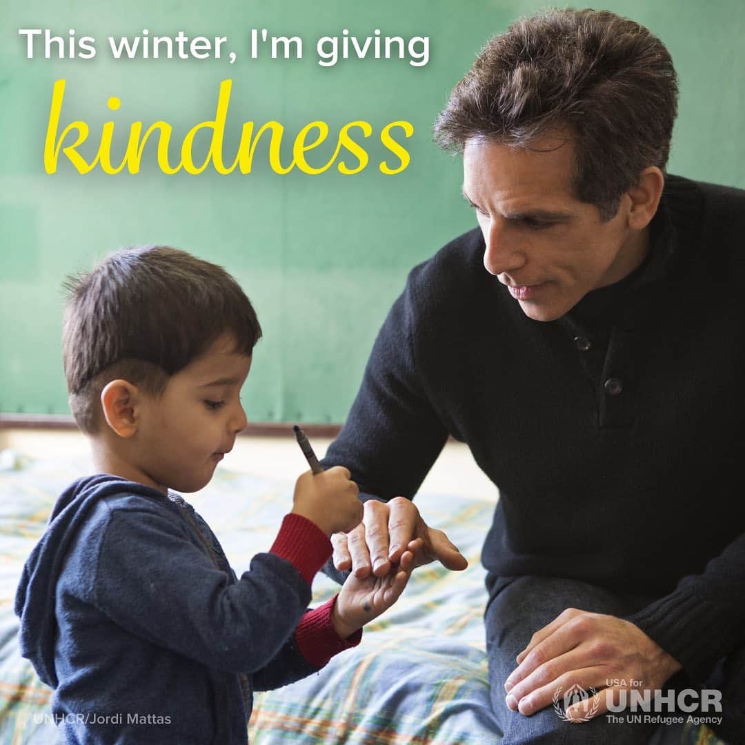 のインスタグラム：「A little kindness can go a long way, I’ve witnessed it firsthand!   Though the pandemic has prevented me from traveling this year, I often think about the Syrian refugees I met in Lebanon—the strength they embodied, the perseverance they showed and the hope they held onto through the darkest of times. As the freezing winter season arrives, these refugee families will be faced with another major challenge in an already challenging year. But we can help.   Join me in spreading kindness and helping refugees stay warm this #GivingTuesday by donating to @USAforUNHCR using the link in their bio.」