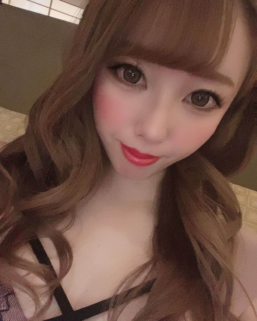 ゆんのインスタグラム：「🎅 . 12月も頑張ります✊🏻 . 24と25はサンタコスのイベントするらしいよ🤔 . #ガーデン #ガーデン川崎 #川崎 #横浜 #新宿 #歌舞伎町#六本木 #銀座 #名古屋 #ミナミ #北新地 #神奈川 #すすきの #キャバクラ #キャバ嬢 #ガールズバー #シャンパン  #水商売 #夜職 #キャバ嬢メイク #キャバ嬢ヘアメイク #キャバドレス #ドレス #いいね返し  #ポケパラ #ポケパラ関東」