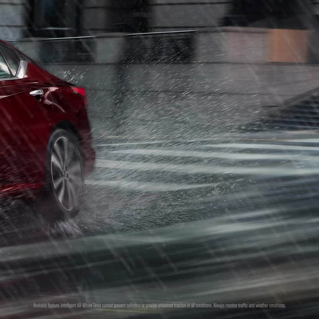 Nissan USA Official Instagram accountのインスタグラム：「No rain check needed. #NissanAltima2021 #AWD」