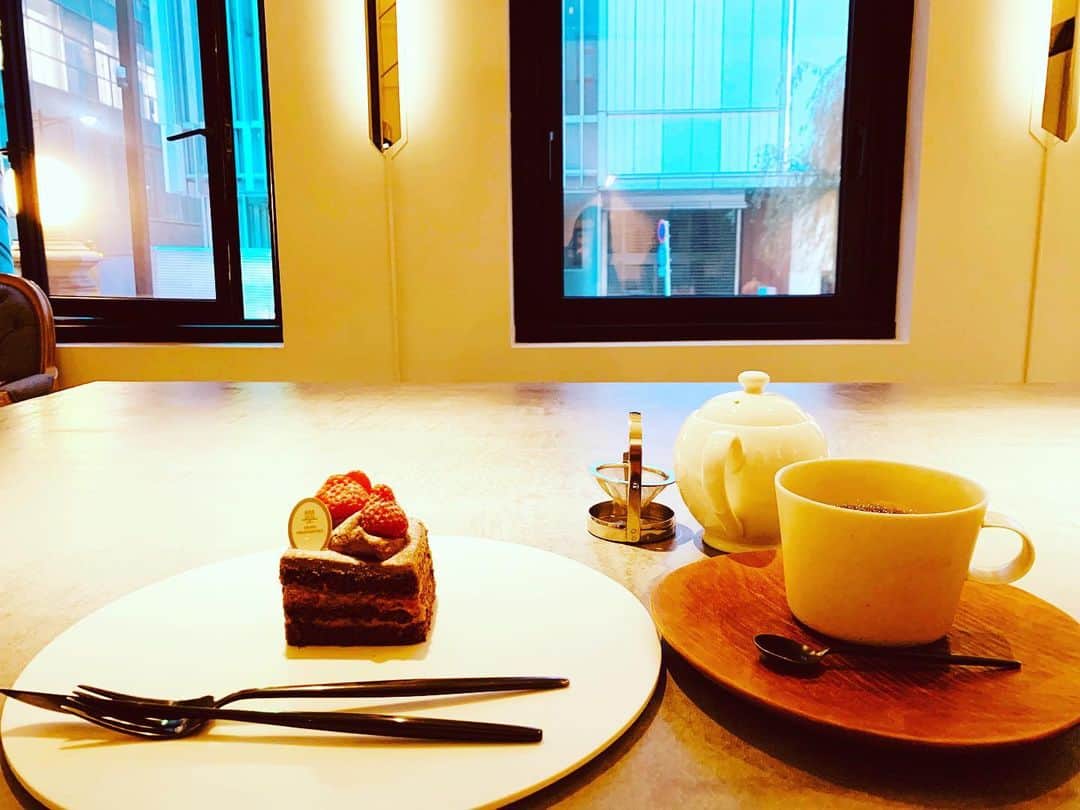 市原佑梨さんのインスタグラム写真 - (市原佑梨Instagram)「caketime🍰♥️  #ginza#ginzacafe#ginzacake#銀座ケーキ#ケーキタイム🍰#銀座カフェ#カフェ巡り」12月1日 23時00分 - yuri_ichihara