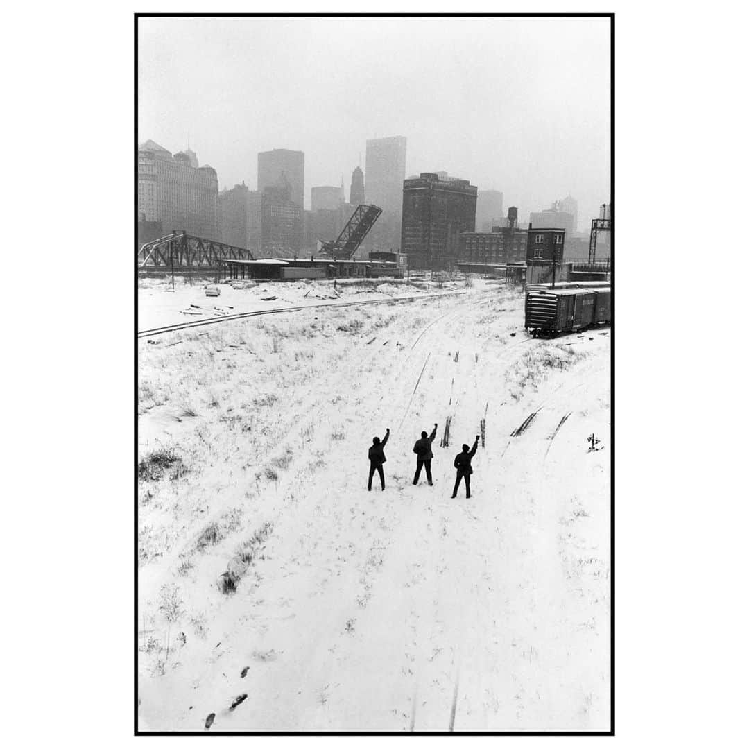 Magnum Photosさんのインスタグラム写真 - (Magnum PhotosInstagram)「In 1962, Hiroji Kubota moved to the US, settling in Chicago. In that city, Kubota captured images of the time he spent with the Black Panthers in the early 1960s as the Party gained popularity.⁠ .⁠ This image is now included in Magnum Editions, a collection of iconic photographs and limited edition prints, available in 8×10″, and included in our Holiday Gift Guide.⁠ .⁠ Shop the Magnum Photos Holiday Gift Guide at the link in bio.⁠ .⁠ PHOTO: Black Panthers protesting in Chicago, Illinois. 1969.⁠ .⁠ © #HirojiKubota/#MagnumPhotos」12月1日 23時02分 - magnumphotos